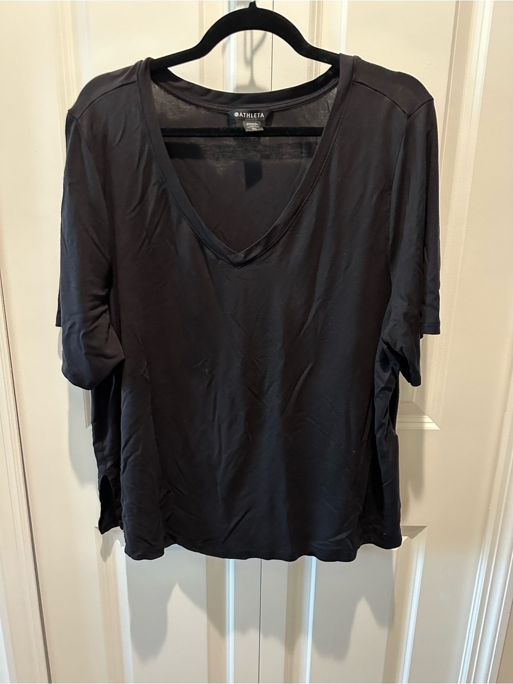 Athleta Women’s Boxy Flowy Black V-Neck Short Sleeve Top